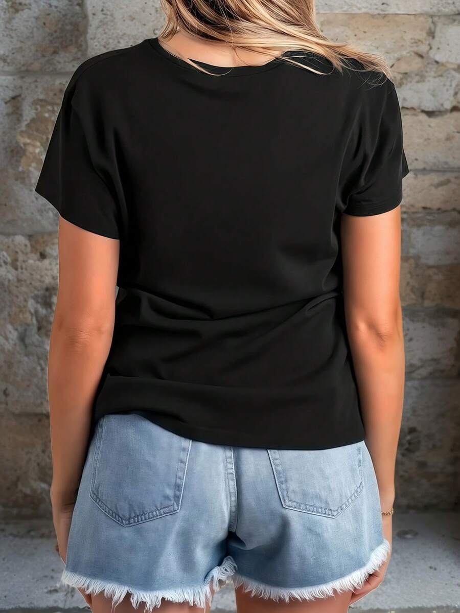 Women's Black And White T-Shirt With The Letters "HAPPY BIRTHDAY To ME" As The Pattern.It's A Street Casual And Round-Neck Top, A New Short-Sleeved Style For Wearing And Is In Stock.